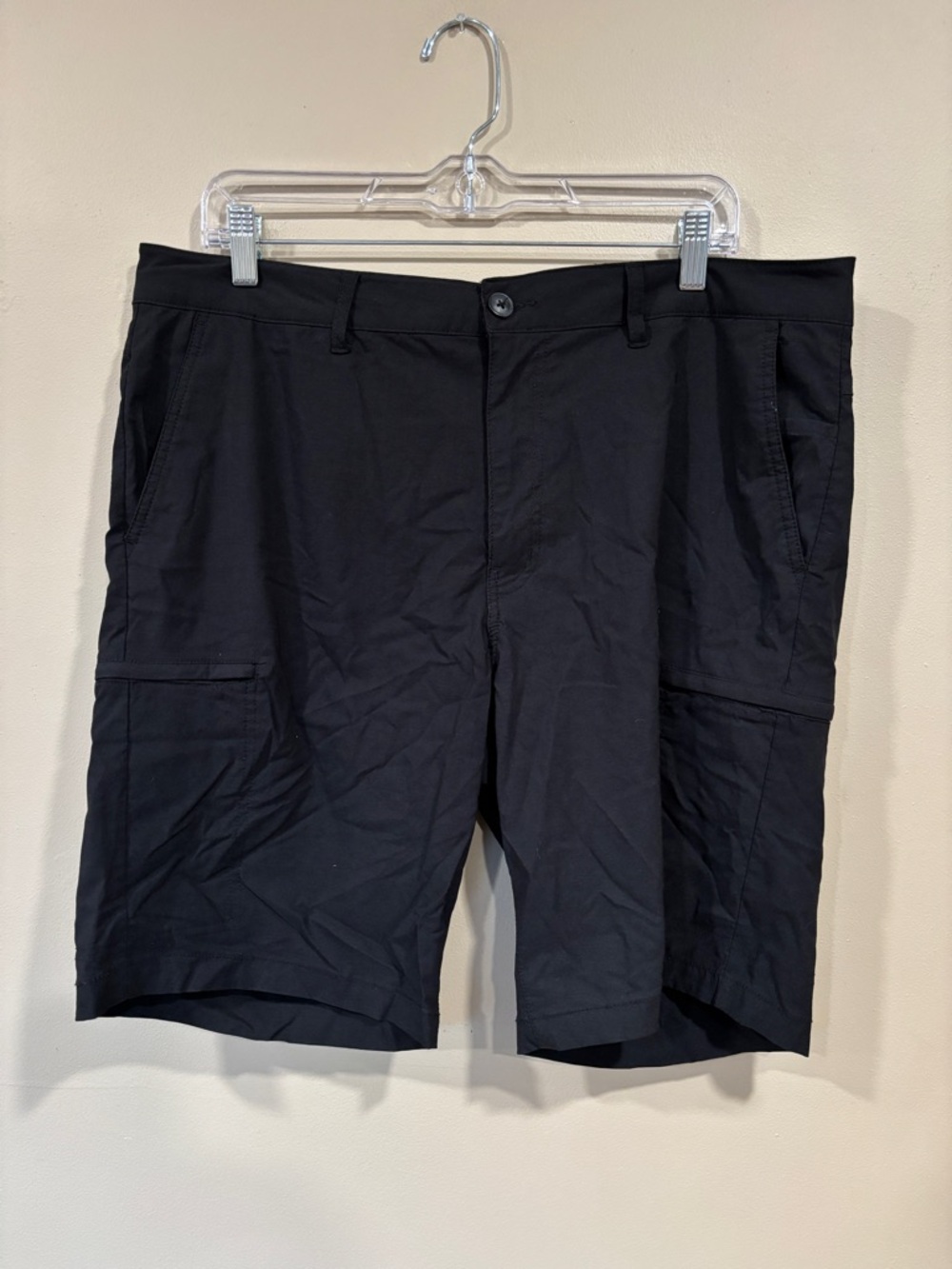 DKNY Men’s Black Shorts Size 36